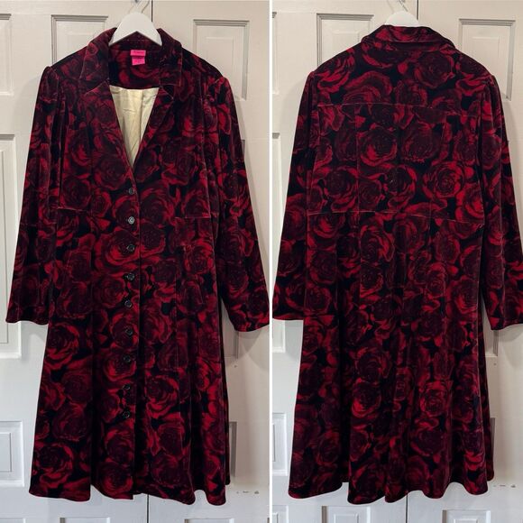 Torrid Betsey Johnson Floral Puff Sleeve Button Front Coat Red Velvet Roses 3/3X - Picture 2 of 12